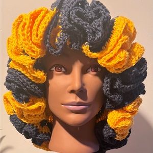 WOMENS RUFFLED HATS